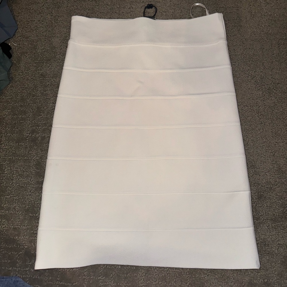 NWT bcbgmaxazria sz xs white bandage skirt